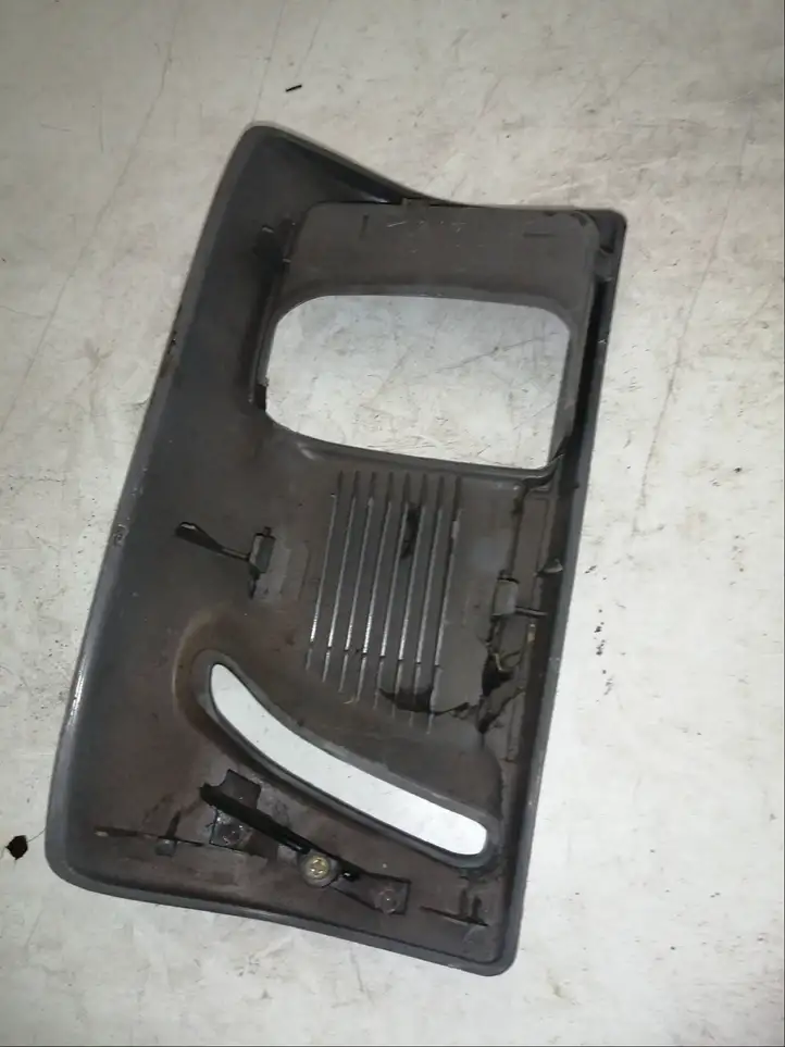Toyota Land Cruiser (J120) (2002 - 2009) 6337960011 Прочая отделка багажника — фото 3