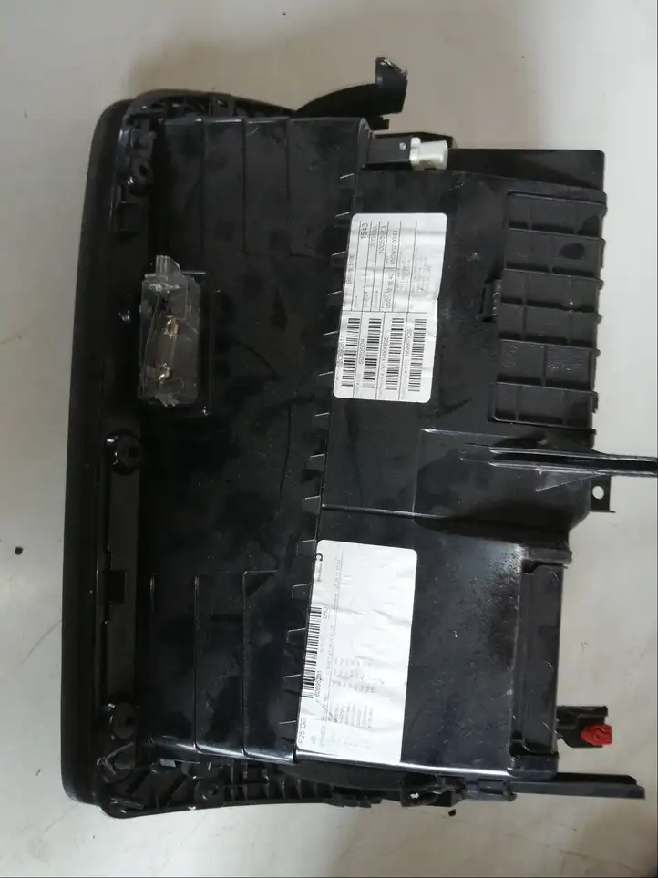 BMW X3 F25 (2010 - 2017) 105019677 Вещевой ящик — фото 3