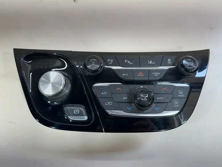 Chrysler Pacifica (2016 - ) P6EV321X8AB Кнопка кондиционера — фото 1