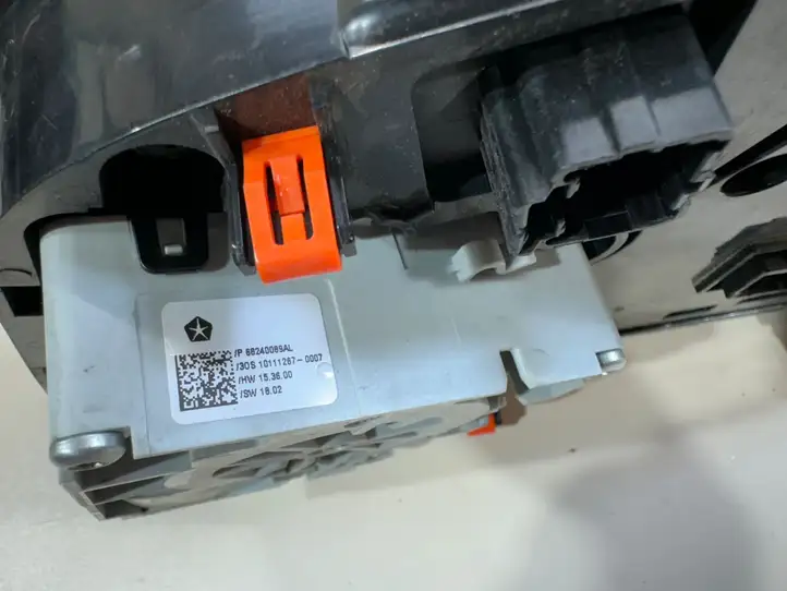 Chrysler Pacifica (2016 - ) P6EV321X8AB Кнопка кондиционера — фото 3
