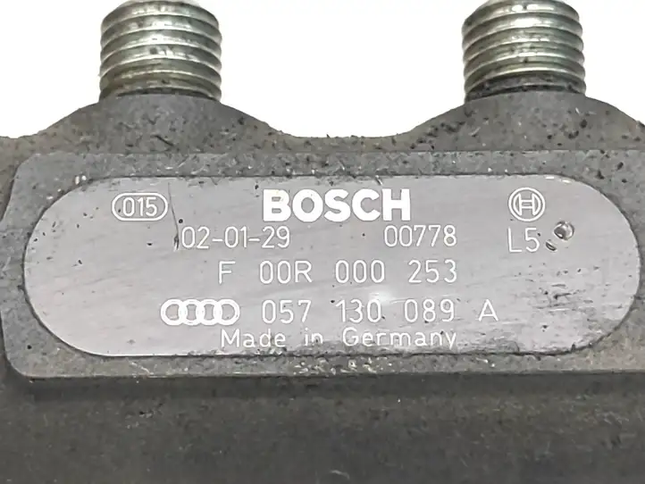 Audi A8 S8 D2 4D (1999 - 2002) 057130089A Магистральная топливная трубка — фото 3