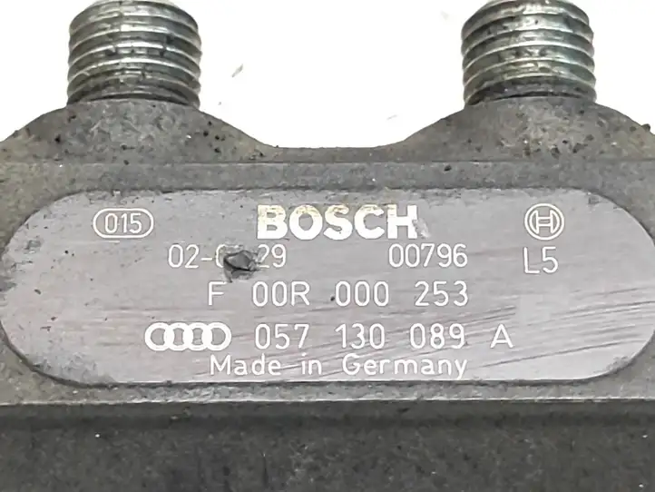 Audi A8 S8 D2 4D (1999 - 2002) 057130089A Магистральная топливная трубка — фото 2
