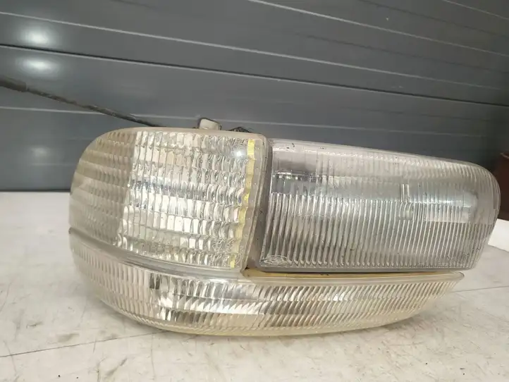 Ford Explorer (1999 - 2001) F57D-7820408-CB Указатель поворота передний — фото 1