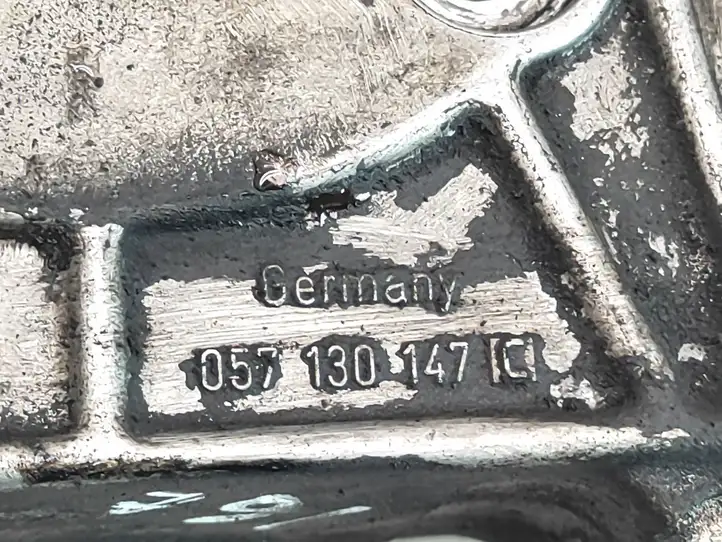 Audi A8 S8 D2 4D (1999 - 2002) 057130147C Кронштейн топливного насоса — фото 6