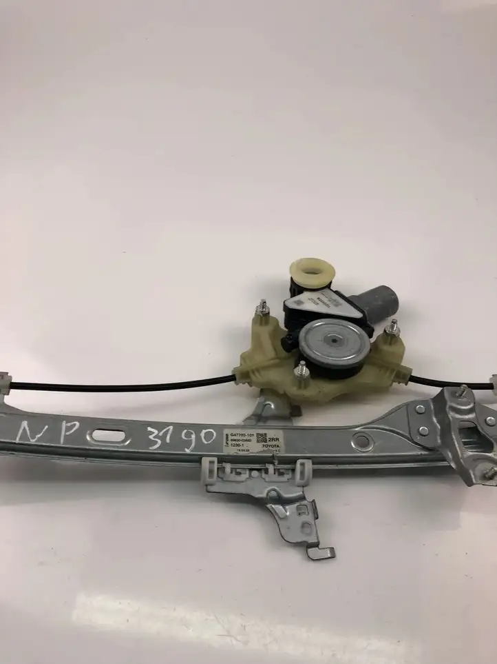 Toyota Corolla E210 E21 (2018 - ) 6983002682 Стеклоподъемник задней двери — фото 2