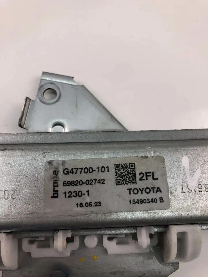 Toyota Corolla E210 E21 (2018 - ) 6982002742 Стеклоподъемник передней двери — фото 3