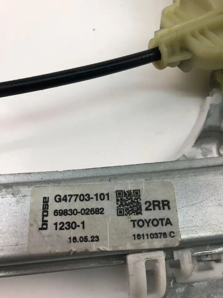 Toyota Corolla E210 E21 (2018 - ) 6983002682 Стеклоподъемник задней двери — фото 3
