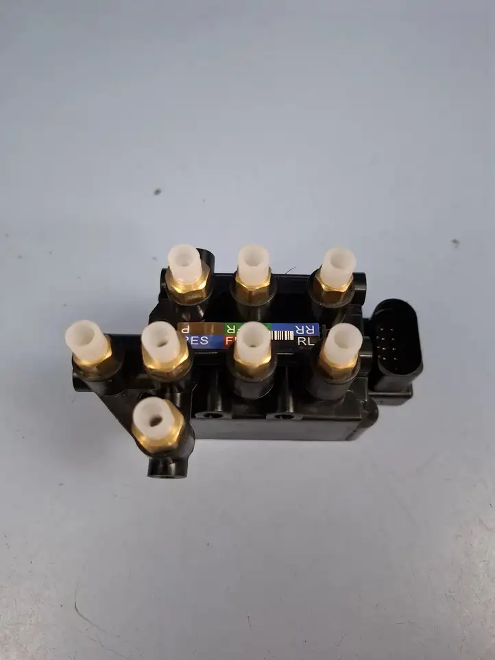 Audi Q7 4M (2015 - ) 4M0616013 Блок клапанов пневмоподвески — фото 1