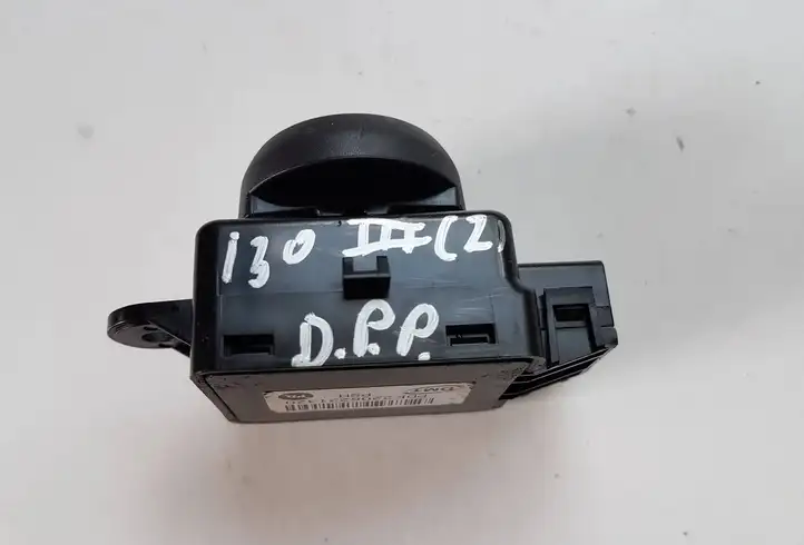 Hyundai i30 (2017 - ) 2206221320 Ручка регулировки сиденья — фото 2