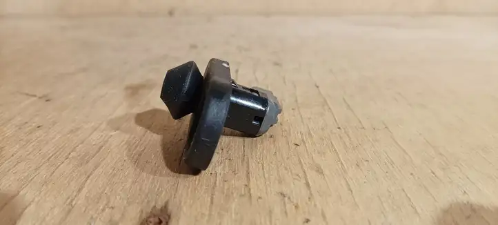 Lexus IS 220D-250-350 (2005 - 2010) Датчик открытия передней двери — фото 4