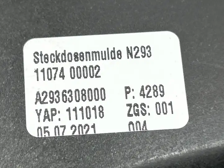 Mercedes-Benz EQC (2018 - ) A2936308000 Крышка зарядного разъема — фото 8