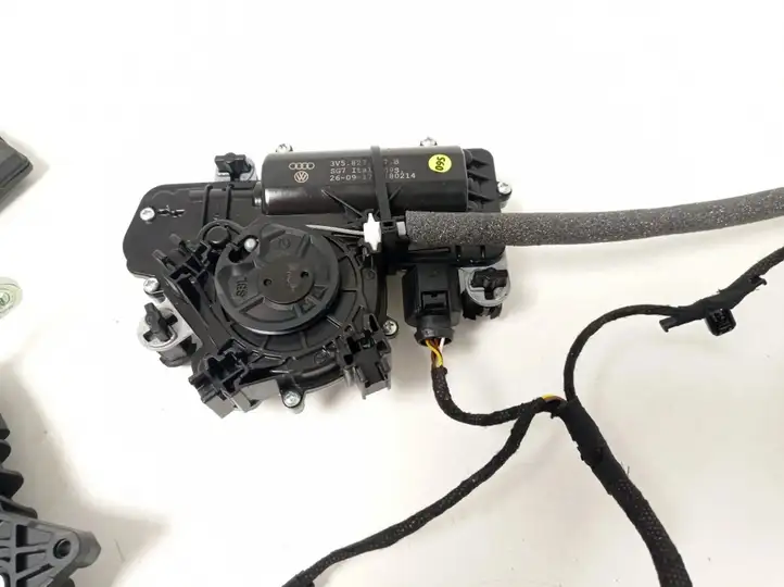 Audi A4 S4 B9 (2015 - 2019) 8W9827851A Доводчик крышки багажника — фото 3