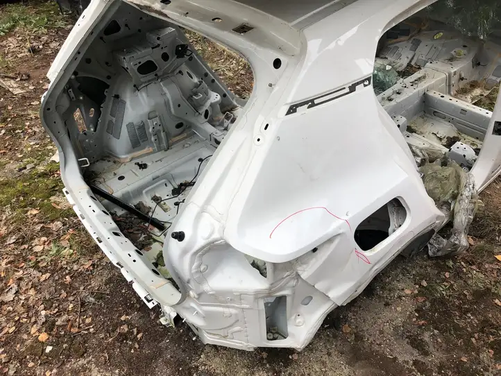 Volvo XC40 (2017 - ) Задняя часть кузова — фото 4