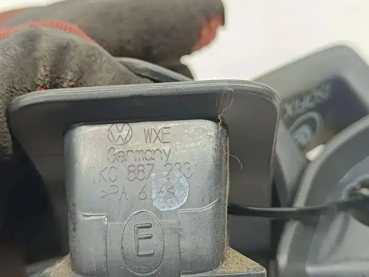 Volkswagen Jetta V (2005 - 2010) 1K0887233 Заглушка ISOFIX — фото 2