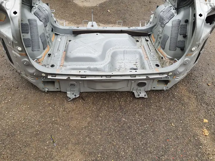 Volvo XC40 (2017 - ) Задняя часть кузова — фото 4