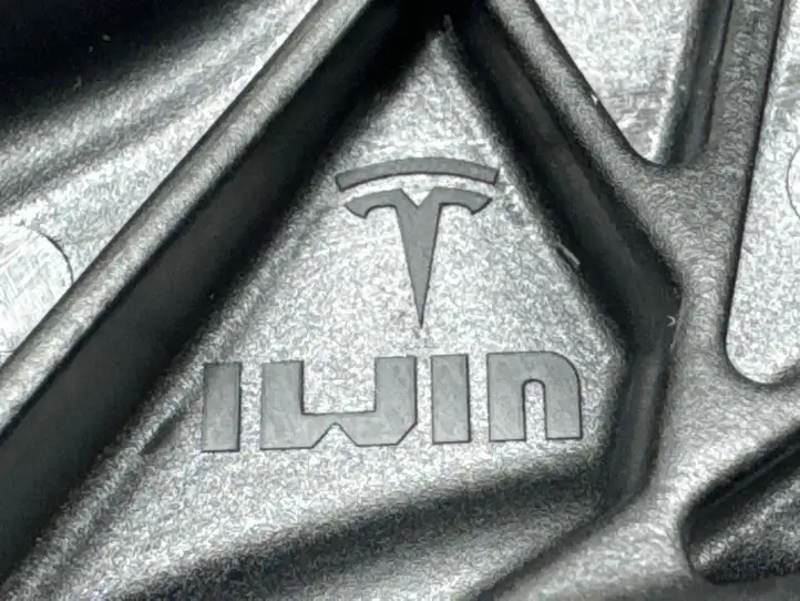 Tesla Model 3 (2017 - 2023) 104432100J U-образный рычаг подвески — фото 2