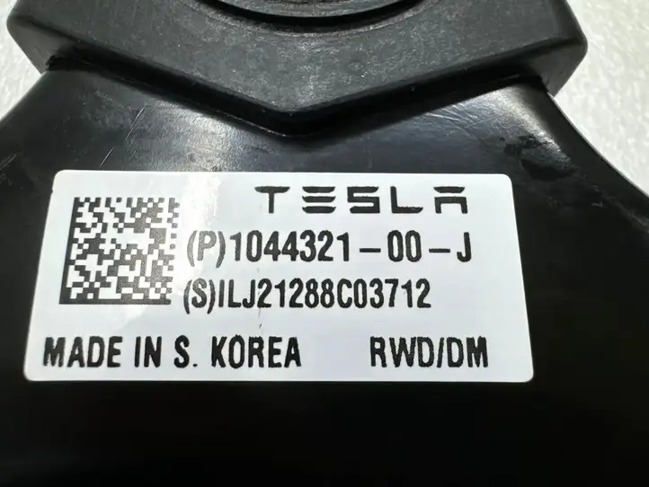 Tesla Model 3 (2017 - 2023) 104432100J U-образный рычаг подвески — фото 3