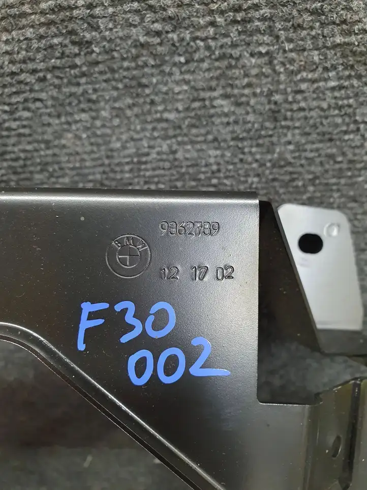 BMW 3 F30 F35 F31 (2012 - 2018) 9362739 Кронштейн усилителя звука — фото 3