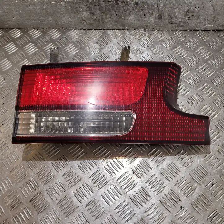 Toyota Previa (XR30, XR40) II (2000 - 2006) Задний фонарь в крышке багажника — фото 1