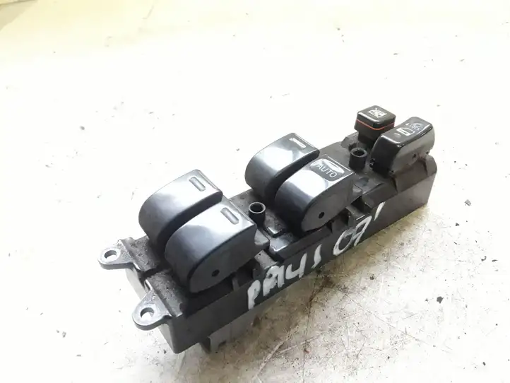 Toyota Prius (XW20) (2003 - 2009) 8482047012 Блок кнопок стеклоподъемников — фото 1
