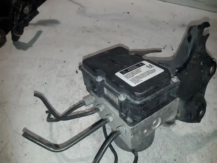 Toyota Auris 150 (2006 - 2012) 0265281858 ABS блок — фото 3