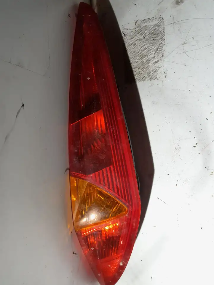 Fiat Punto (188) (1999 - 2010) 46794079 Задний фонарь в кузове — фото 1