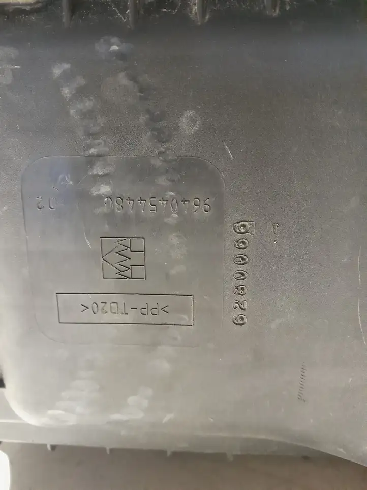 Peugeot 307 CC (2001 - 2005) 9640454480 Корпус воздушного фильтра — фото 5