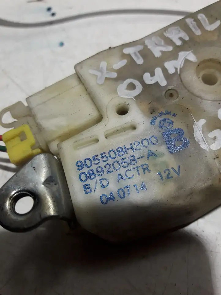 Nissan X-Trail T30 (2001 - 2007) 905508H300 Замок задней двери — фото 3