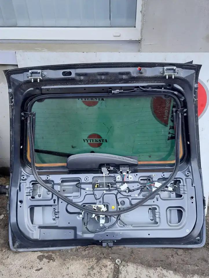 Kia Sportage (2004 - 2008) Крышка багажника — фото 2