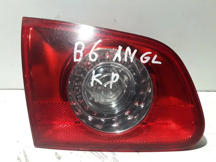 Volkswagen PASSAT B6 (2005 - 2010) Задний фонарь в крышке багажника — фото 1