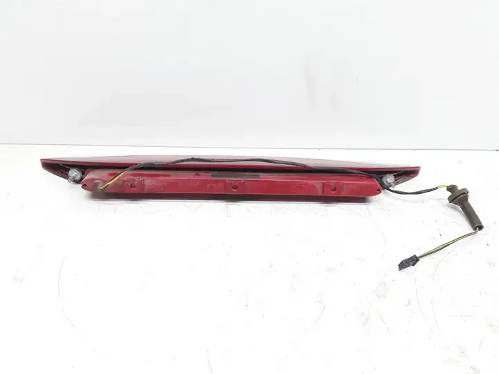 Volvo V60 (2010 - 2013) Дополнительный стоп фонарь — фото 3