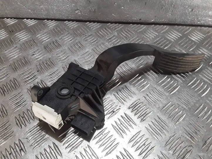 Opel Corsa D (2006 - 2010) 13305804 Педаль акселератора — фото 1