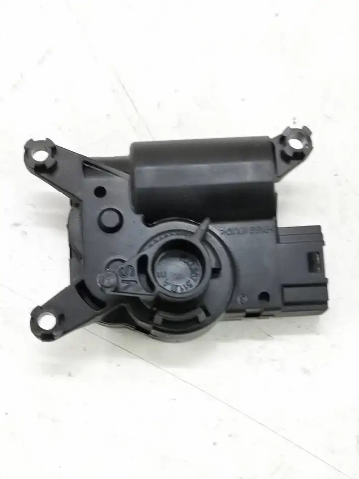 Volkswagen Touareg I (2002 - 2010) 52411483R04 Двигатель задвижки потока воздуха — фото 1