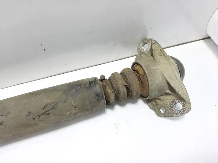 Volkswagen PASSAT B6 (2005 - 2010)   Задний амортизатор с пружиной