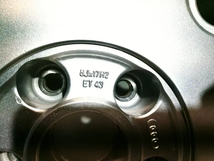 Audi A8 (2002 - 2005)  4E0601025J Обод (ободья) колеса из легкого сплава R 17