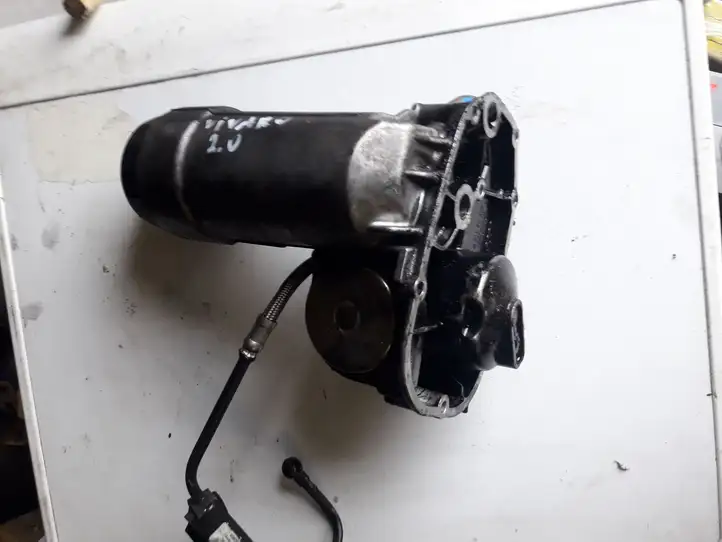 Opel Vivaro (2006 - 2014) Кронштейн масляного фильтра — фото 1
