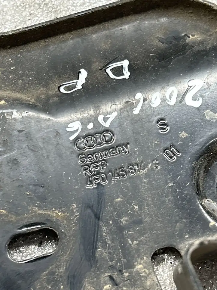 Audi A6 S6 C6 4F (2004 - 2008) 4F0145814 Прочие детали салона — фото 3