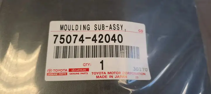 Toyota RAV 4 (XA50) (2018 - ) 7507442040 Молдинг передней двери — фото 2