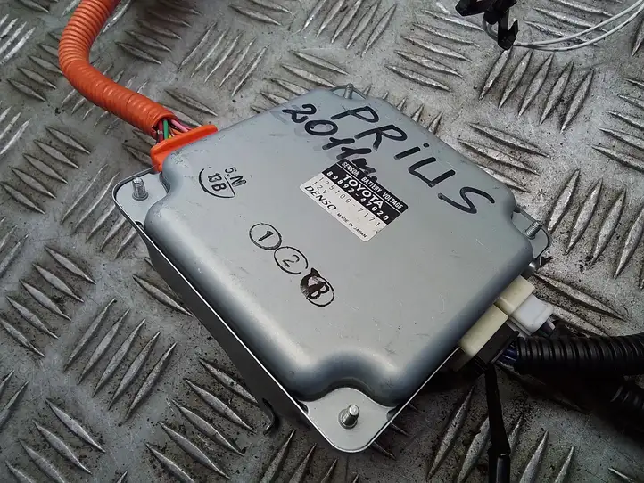 Toyota Prius (XW30) (2009 - 2015) 8989247020 Блок управления аккумулятором — фото 5
