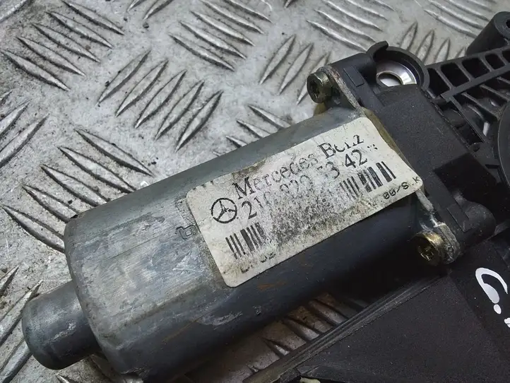 Mercedes-Benz E W210 (1995 - 2002) 2108205342 Стеклоподъемник задней двери — фото 2