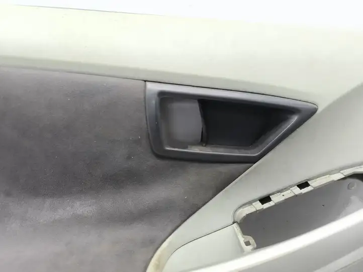 Toyota Prius (XW30) (2009 - 2015) 74814X1B01 Обшивка передней двери — фото 8
