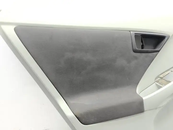 Toyota Prius (XW30) (2009 - 2015) 67618X1B00 Обшивка задней двери — фото 11
