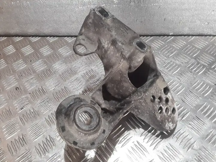 Volkswagen PASSAT B5.5 (2001 - 2005) 8E0199351 Кронштейн двигателя — фото 1
