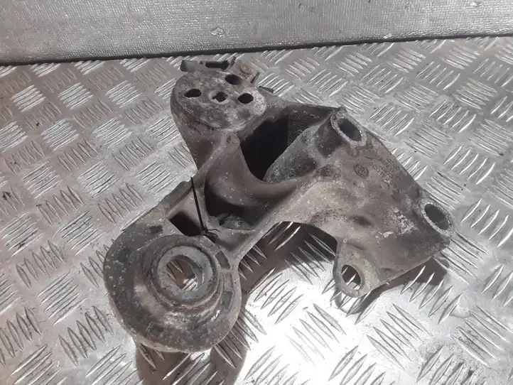 Volkswagen PASSAT B5.5 (2001 - 2005) 8E0199352 Кронштейн двигателя — фото 1