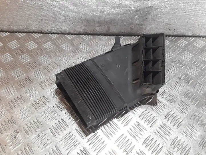 Audi A4 S4 B6 8E 8H (2000 - 2006) 8E0129617 Детали воздухозаборника — фото 1