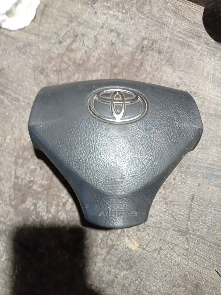 Toyota Corolla Verso E121 (2001 - 2004) Подушка безопасности руля — фото 1
