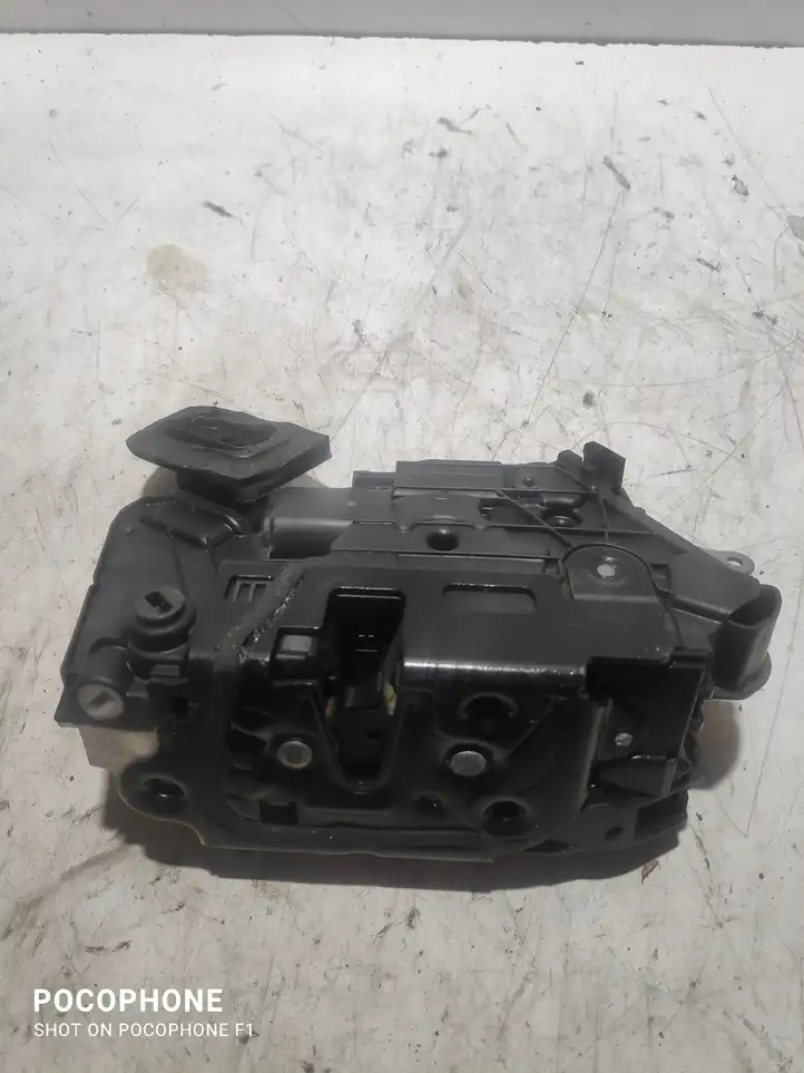 Volkswagen Polo V 6R (2009 - 2015) 5K4839015F Замок задней двери — фото 2