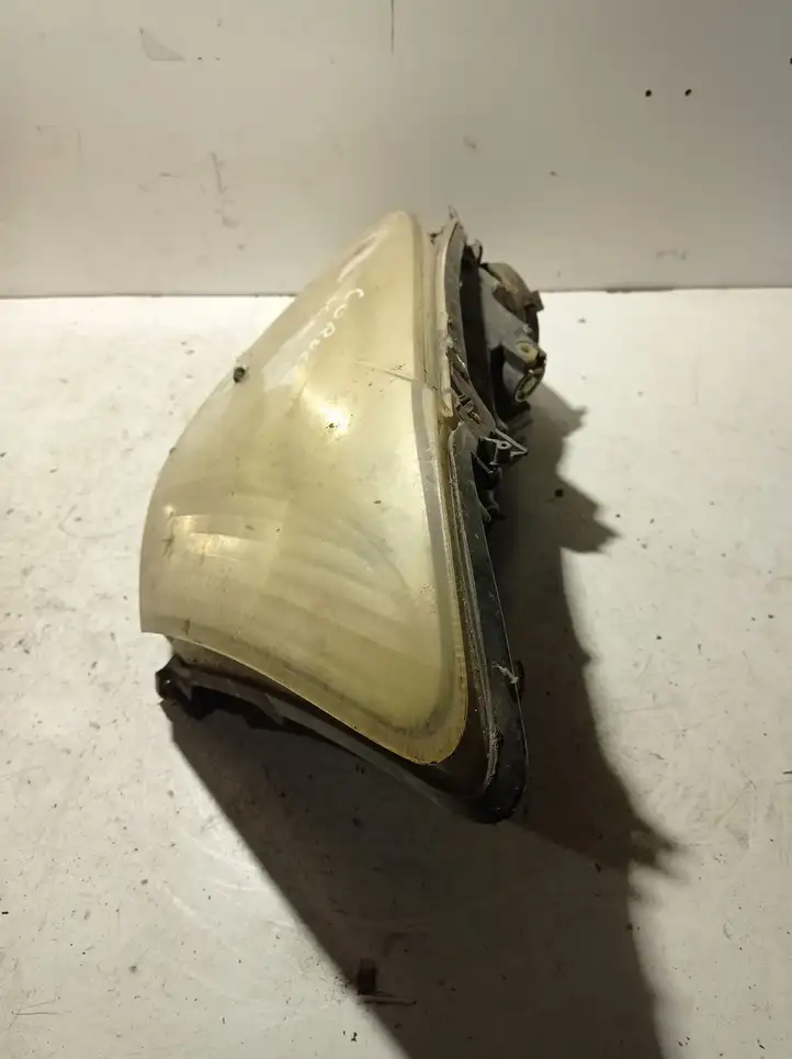 Toyota Corolla E120 E130 (2000 - 2004) Передняя фара — фото 2