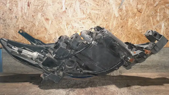 Mazda 5 (2005 - 2010) C23551040 Передняя фара — фото 3