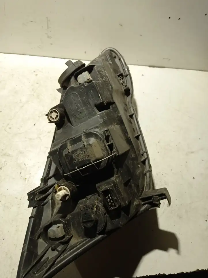 Toyota Corolla E120 E130 (2000 - 2004) Передняя фара — фото 2